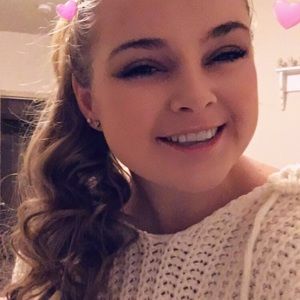 Meet your Posher, Alicia